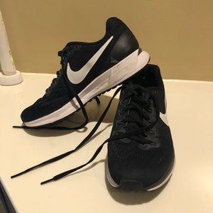 Nike tennis shoes
